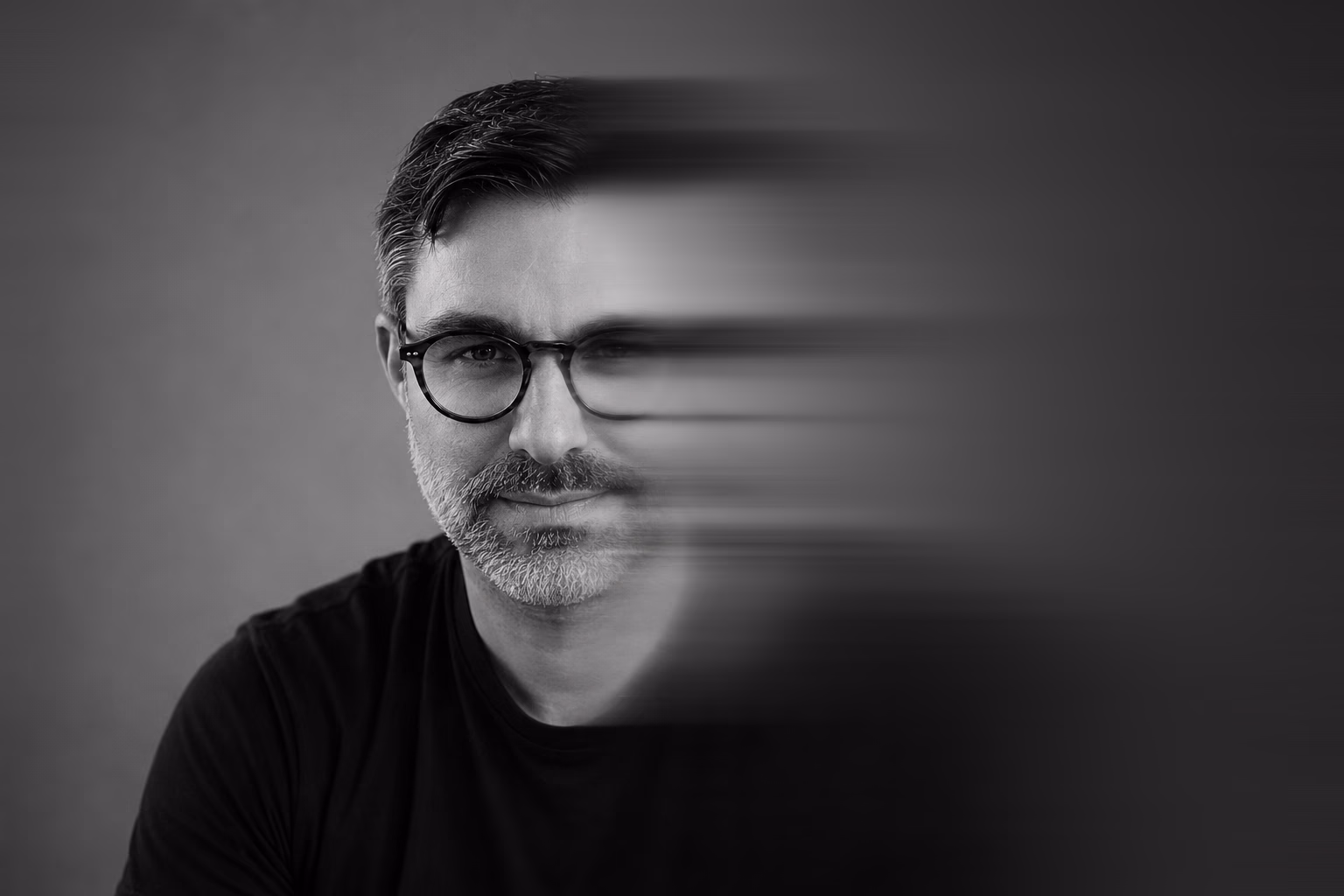 Portrait of Pedro A. Brêtas, half of the face dissolving into motion blur.